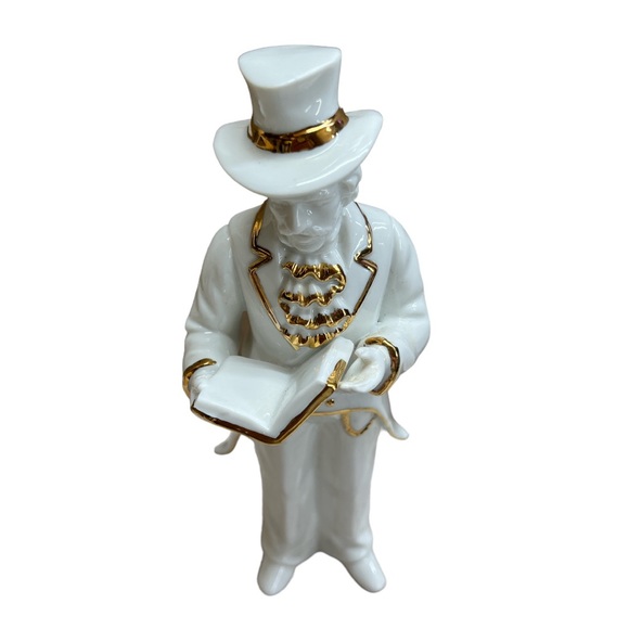 Vintage Christmas Caroler White with Gold Trim Figurine - Picture 2 of 6